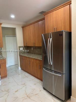 Recientemente alquilado: $4,800 (4 camas, 3 baños, 2825 Pies cuadrados)