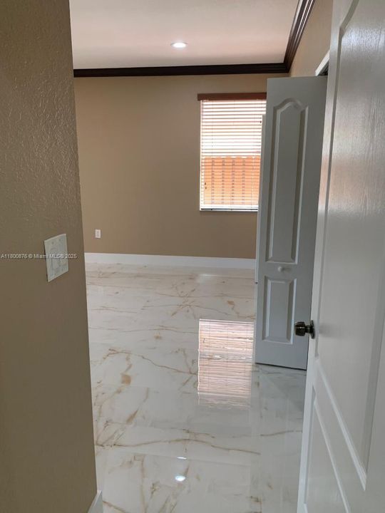 Recientemente alquilado: $4,800 (4 camas, 3 baños, 2825 Pies cuadrados)