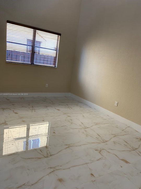 Recientemente alquilado: $4,800 (4 camas, 3 baños, 2825 Pies cuadrados)