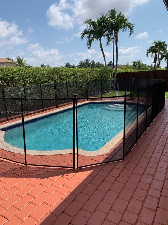 Recientemente alquilado: $4,800 (4 camas, 3 baños, 2825 Pies cuadrados)