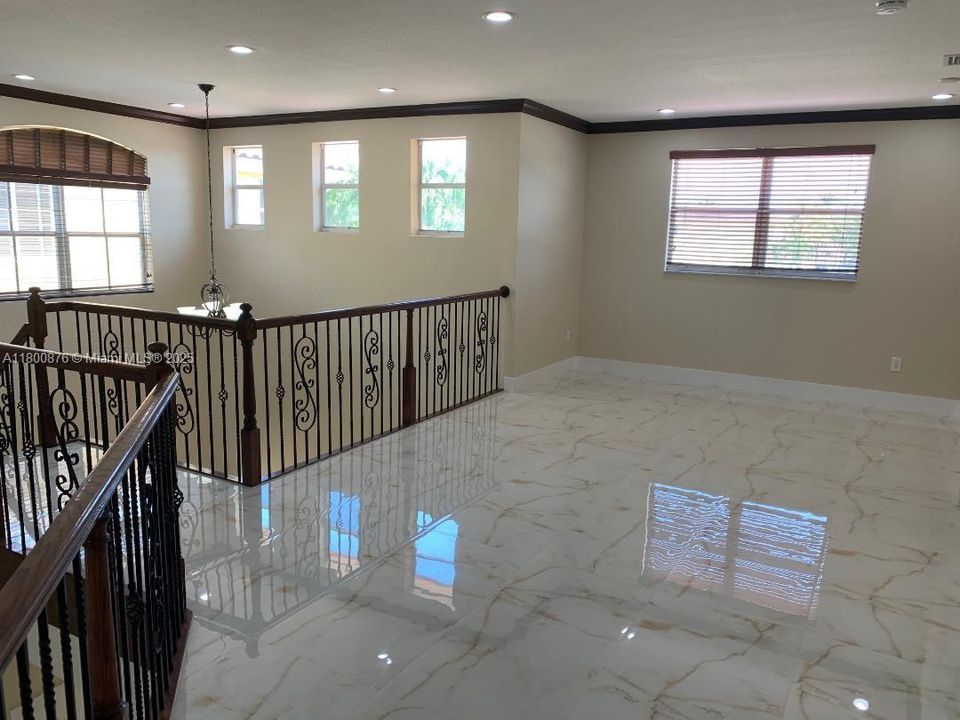 Recientemente alquilado: $4,800 (4 camas, 3 baños, 2825 Pies cuadrados)