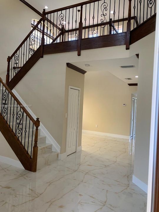 Recientemente alquilado: $4,800 (4 camas, 3 baños, 2825 Pies cuadrados)