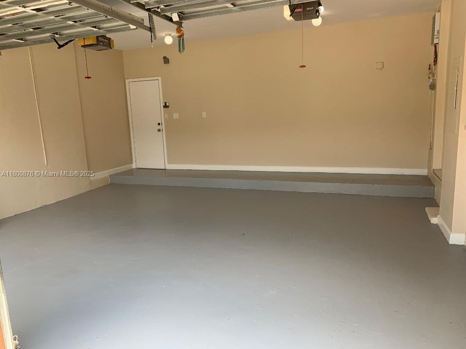 Recientemente alquilado: $4,800 (4 camas, 3 baños, 2825 Pies cuadrados)