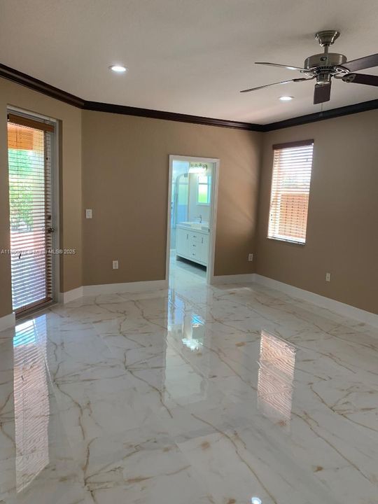 Recientemente alquilado: $4,800 (4 camas, 3 baños, 2825 Pies cuadrados)