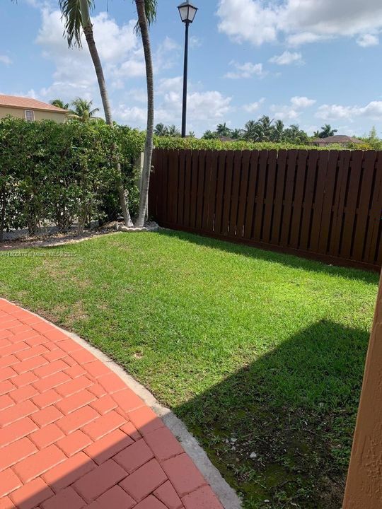 Recientemente alquilado: $4,800 (4 camas, 3 baños, 2825 Pies cuadrados)