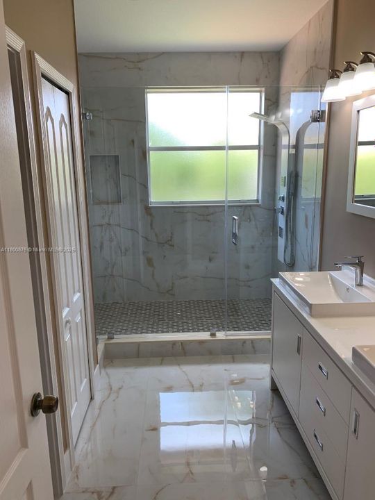 Recientemente alquilado: $4,800 (4 camas, 3 baños, 2825 Pies cuadrados)