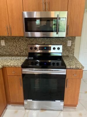 Recientemente alquilado: $4,800 (4 camas, 3 baños, 2825 Pies cuadrados)