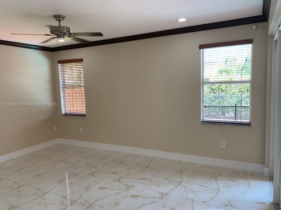 Recientemente alquilado: $4,800 (4 camas, 3 baños, 2825 Pies cuadrados)