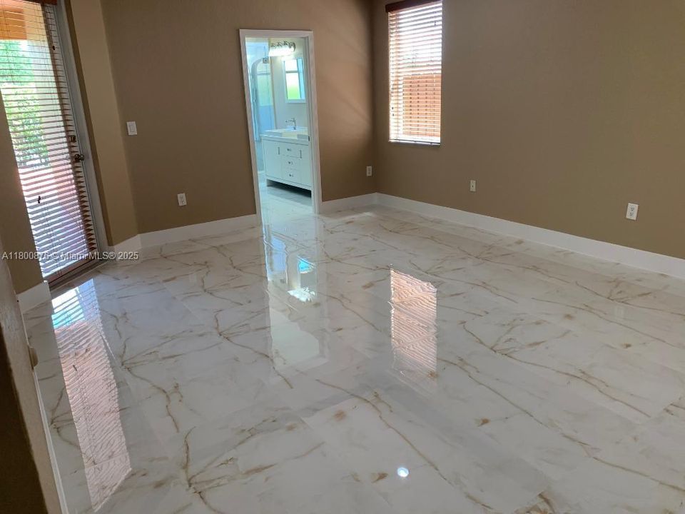 Recientemente alquilado: $4,800 (4 camas, 3 baños, 2825 Pies cuadrados)