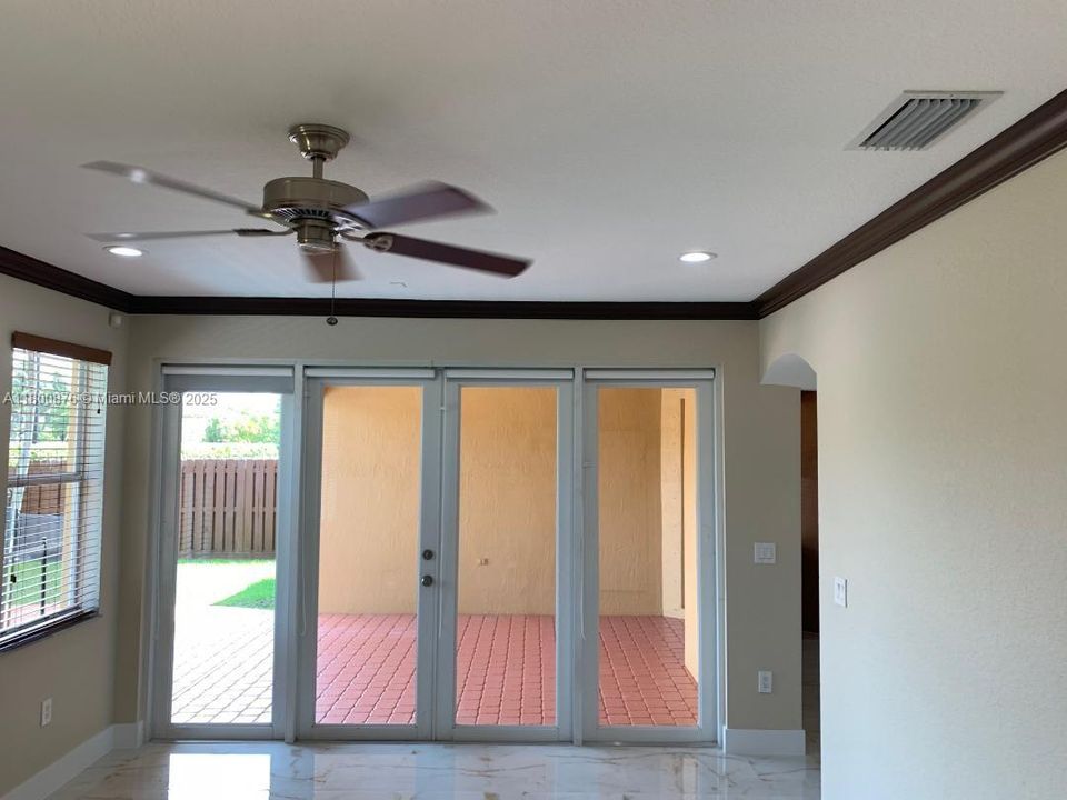 Recientemente alquilado: $4,800 (4 camas, 3 baños, 2825 Pies cuadrados)