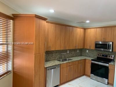 Recientemente alquilado: $4,800 (4 camas, 3 baños, 2825 Pies cuadrados)