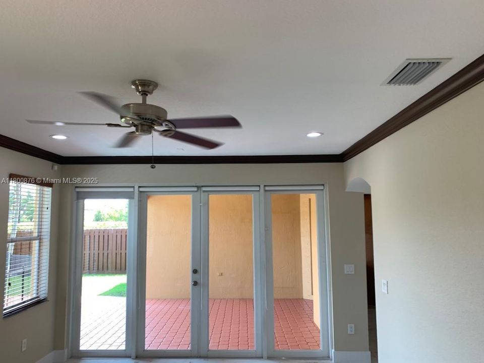 Recientemente alquilado: $4,800 (4 camas, 3 baños, 2825 Pies cuadrados)