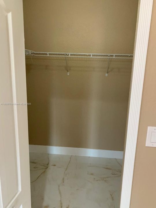 Recientemente alquilado: $4,800 (4 camas, 3 baños, 2825 Pies cuadrados)