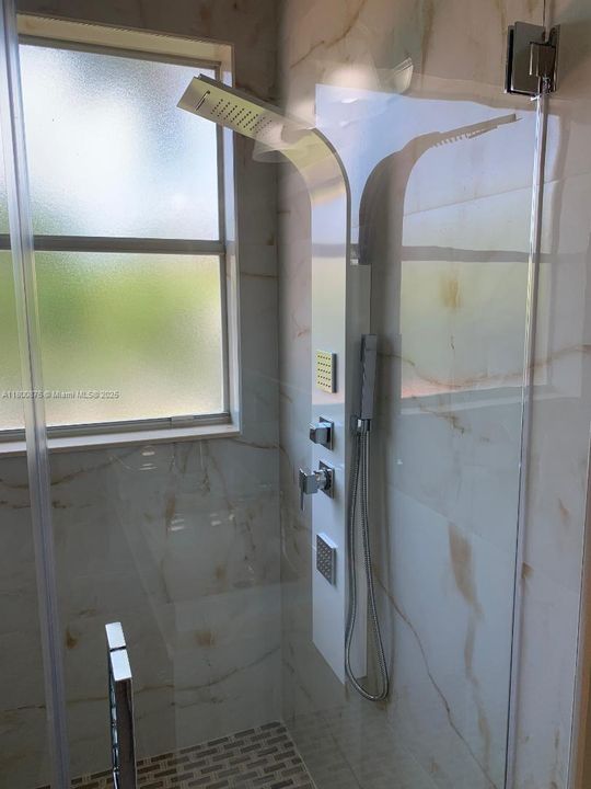 Recientemente alquilado: $4,800 (4 camas, 3 baños, 2825 Pies cuadrados)