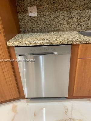 Recientemente alquilado: $4,800 (4 camas, 3 baños, 2825 Pies cuadrados)