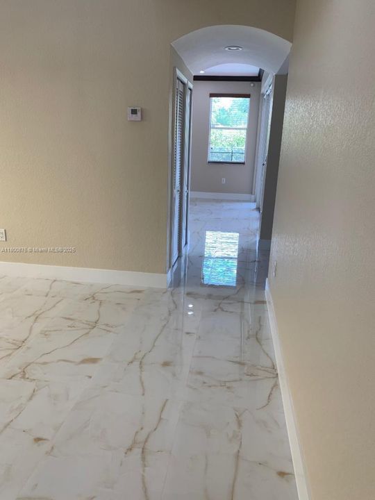 Recientemente alquilado: $4,800 (4 camas, 3 baños, 2825 Pies cuadrados)