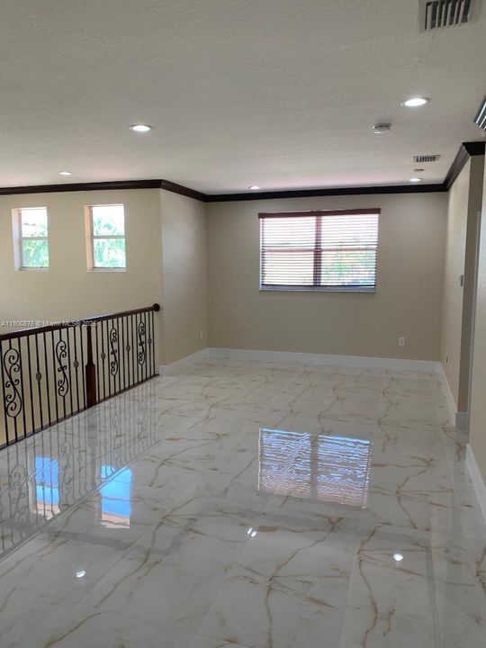 Recientemente alquilado: $4,800 (4 camas, 3 baños, 2825 Pies cuadrados)