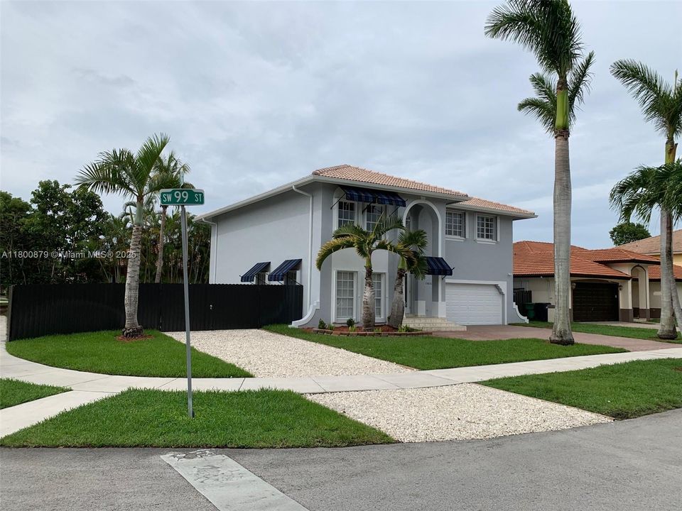 Недавно арендовано: $4,800 (4 спален, 3 ванн, 2304 Квадратных фут)