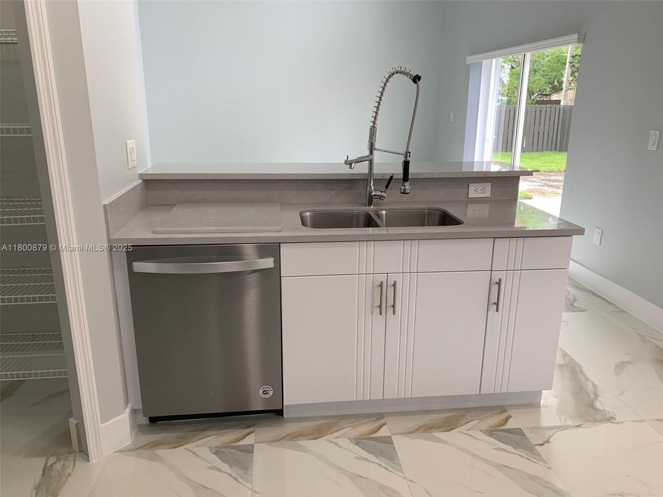 Недавно арендовано: $4,800 (4 спален, 3 ванн, 2304 Квадратных фут)