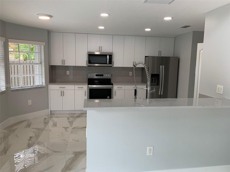 Недавно арендовано: $4,800 (4 спален, 3 ванн, 2304 Квадратных фут)