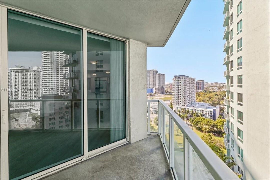 Recently Sold: $389,900 (1 beds, 1 baths, 794 Square Feet)