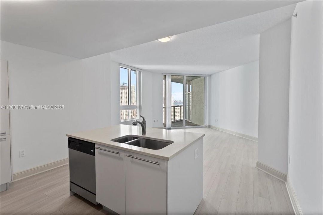 Recently Sold: $389,900 (1 beds, 1 baths, 794 Square Feet)