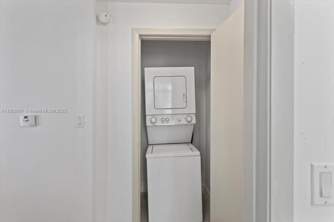 Recently Sold: $389,900 (1 beds, 1 baths, 794 Square Feet)