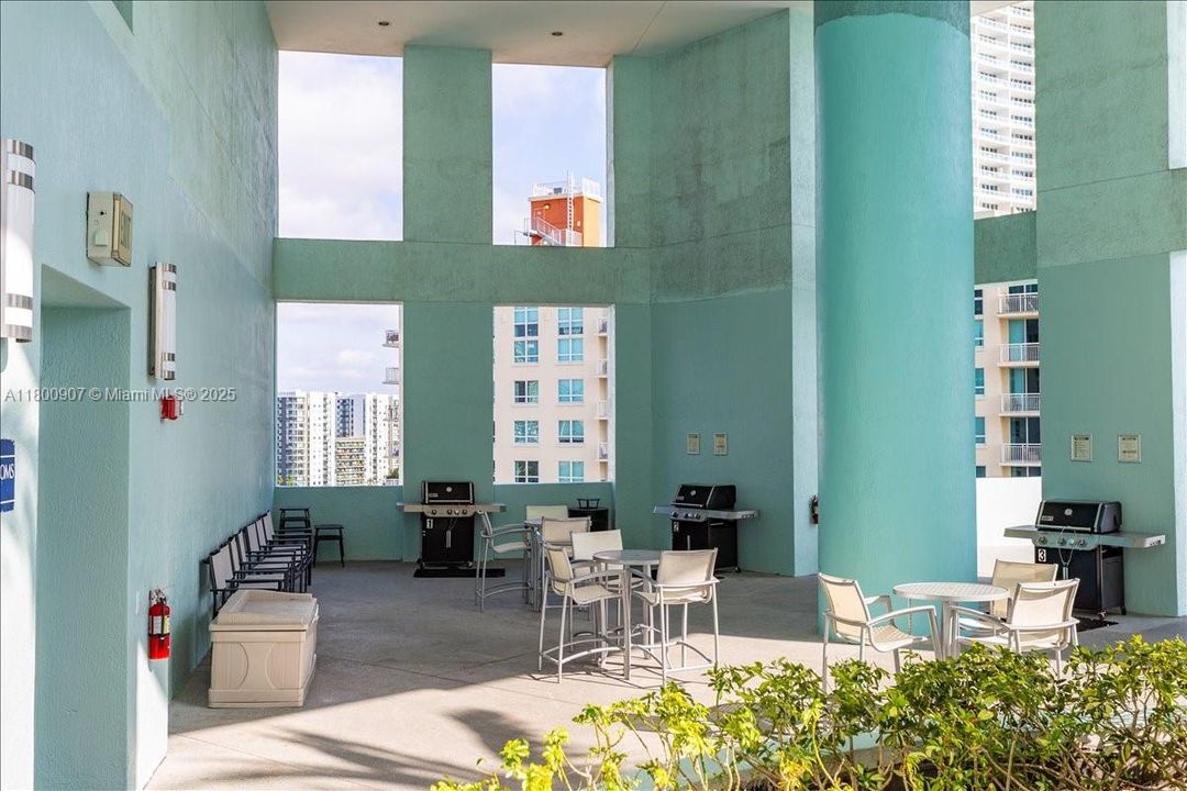 Recently Sold: $389,900 (1 beds, 1 baths, 794 Square Feet)