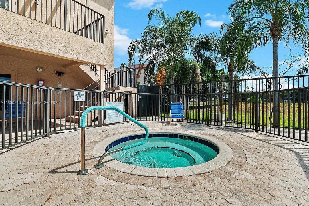For Sale: $118,770 (2 beds, 2 baths, 1110 Square Feet)