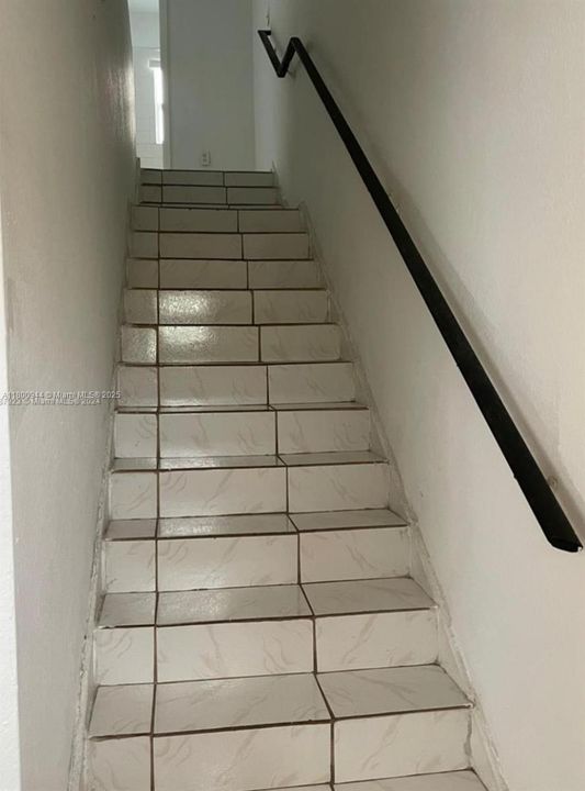 合同活跃: $180,000 (2 贝兹, 1 浴室, 930 平方英尺)