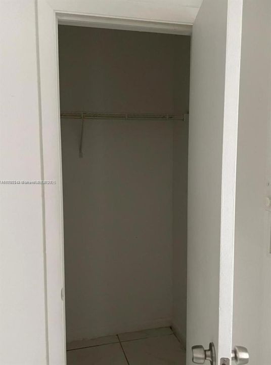 合同活跃: $180,000 (2 贝兹, 1 浴室, 930 平方英尺)