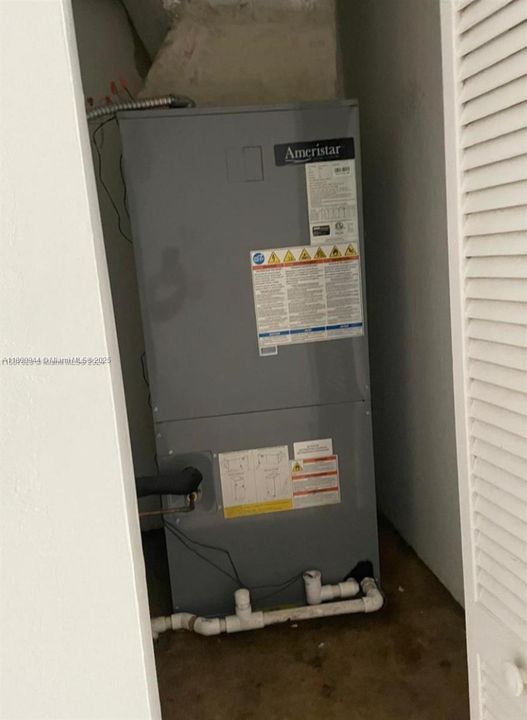 合同活跃: $180,000 (2 贝兹, 1 浴室, 930 平方英尺)