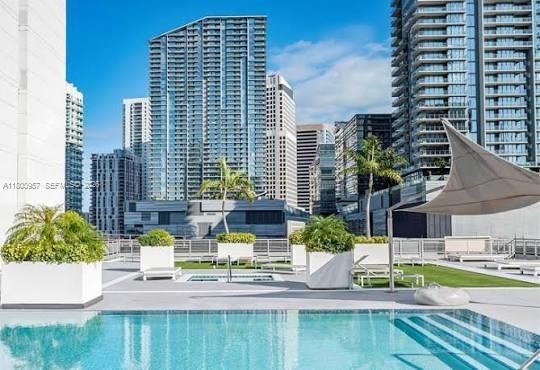 En Venta: $317,500 (0 camas, 1 baños, 602 Pies cuadrados)