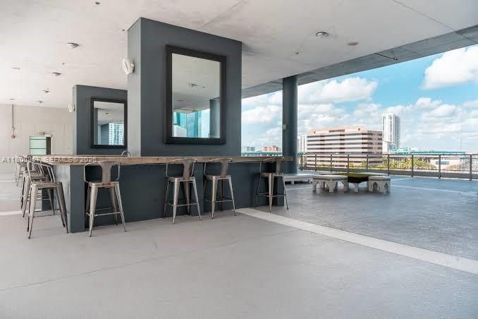 En Venta: $317,500 (0 camas, 1 baños, 602 Pies cuadrados)