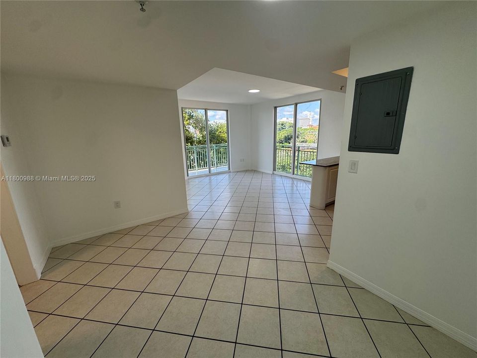 Recently Sold: $306,000 (1 beds, 1 baths, 665 Square Feet)