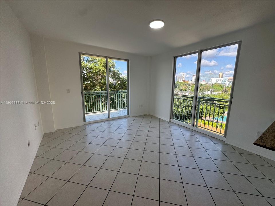 Recently Sold: $306,000 (1 beds, 1 baths, 665 Square Feet)