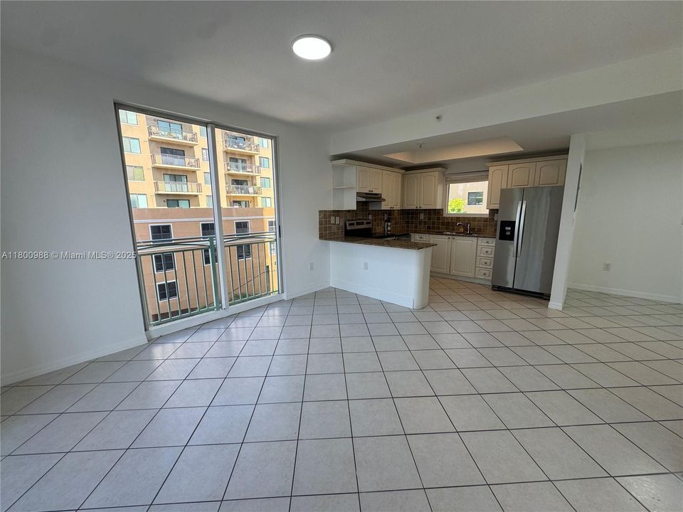 Recently Sold: $306,000 (1 beds, 1 baths, 665 Square Feet)