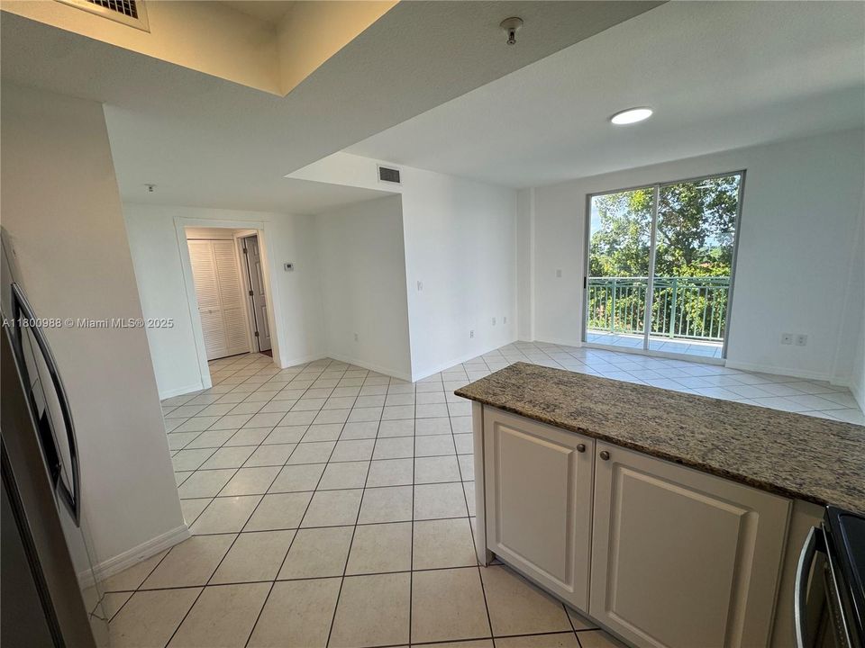 Recently Sold: $306,000 (1 beds, 1 baths, 665 Square Feet)