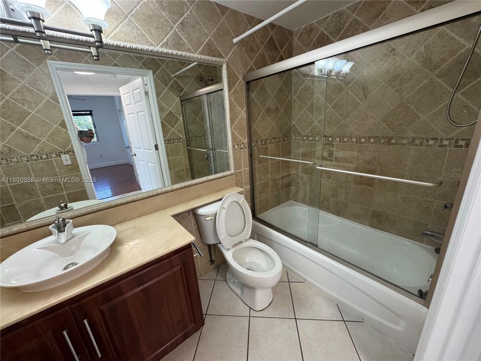 Recently Sold: $306,000 (1 beds, 1 baths, 665 Square Feet)