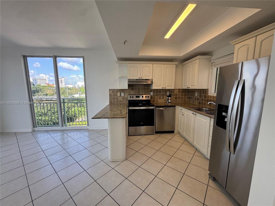 Recently Sold: $306,000 (1 beds, 1 baths, 665 Square Feet)