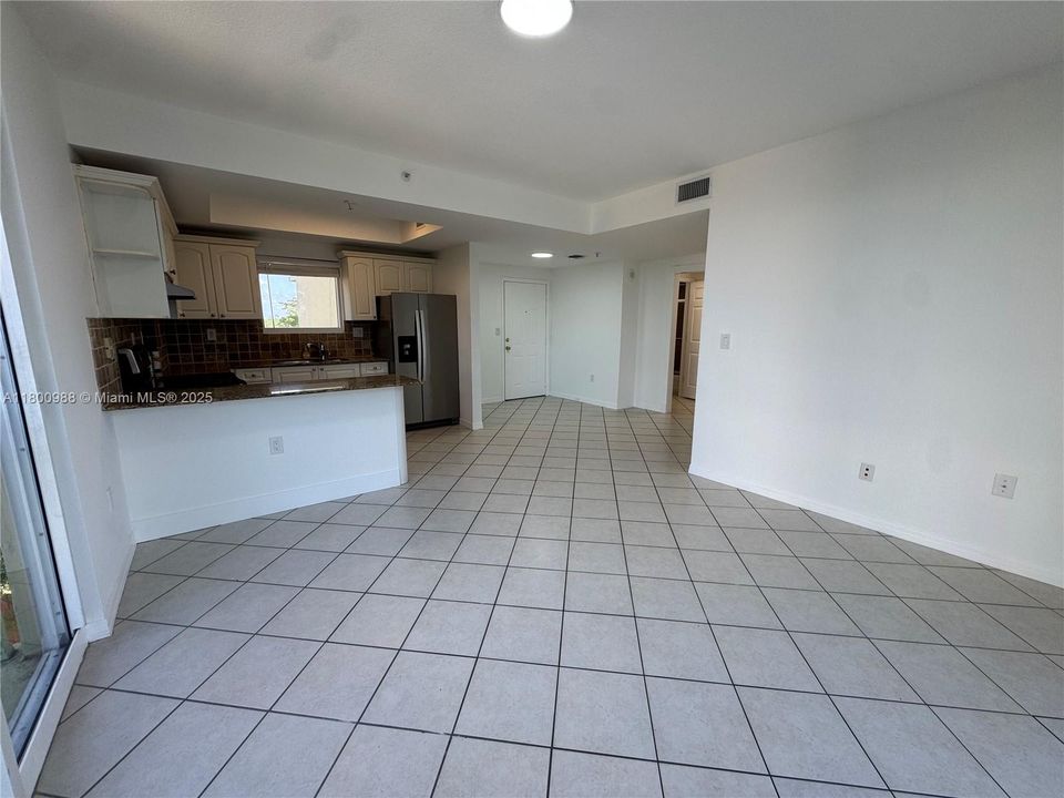 Recently Sold: $306,000 (1 beds, 1 baths, 665 Square Feet)