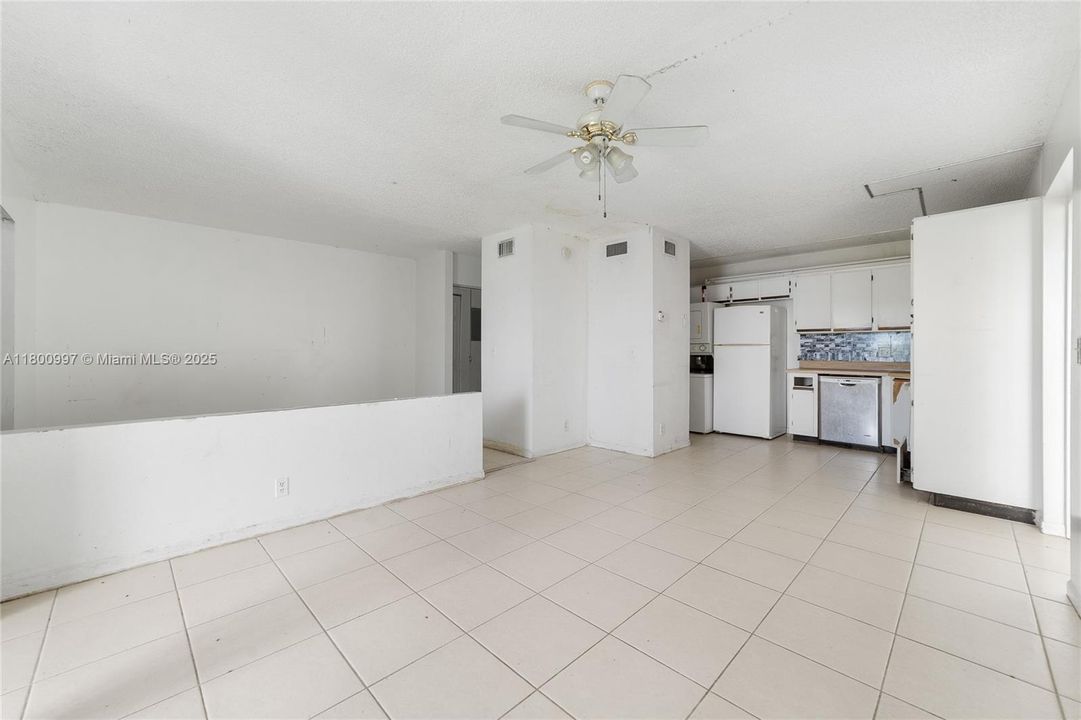 Recently Sold: $100,000 (1 beds, 1 baths, 624 Square Feet)