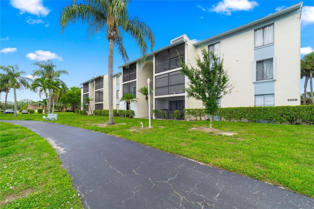 Recently Sold: $100,000 (1 beds, 1 baths, 624 Square Feet)