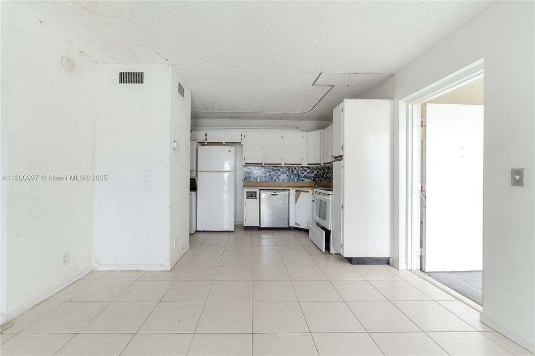 Recently Sold: $100,000 (1 beds, 1 baths, 624 Square Feet)
