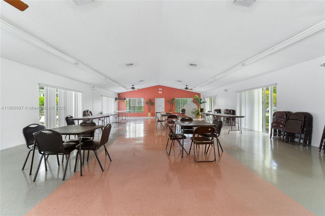 Recently Sold: $100,000 (1 beds, 1 baths, 624 Square Feet)