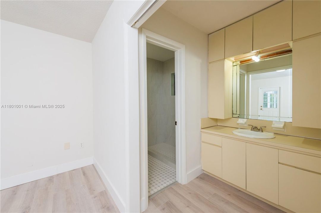 Recientemente alquilado: $8,500 (5 camas, 4 baños, 2576 Pies cuadrados)