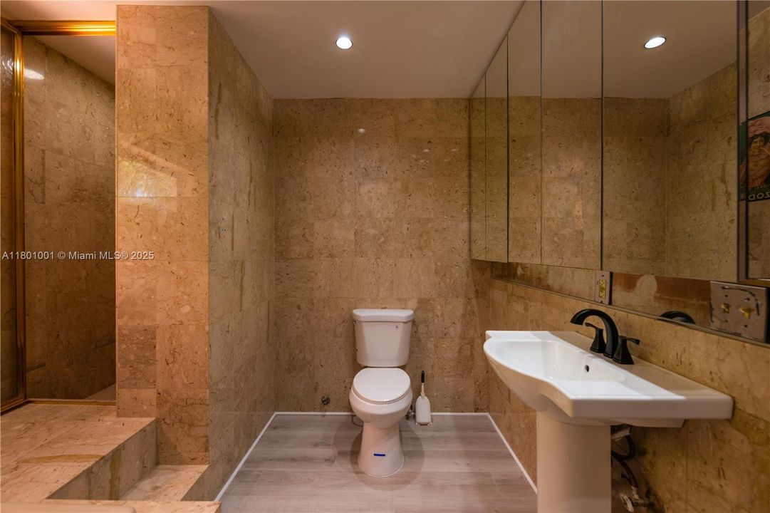 Recientemente alquilado: $8,500 (5 camas, 4 baños, 2576 Pies cuadrados)