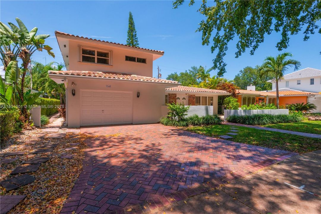 Recientemente alquilado: $8,500 (5 camas, 4 baños, 2576 Pies cuadrados)