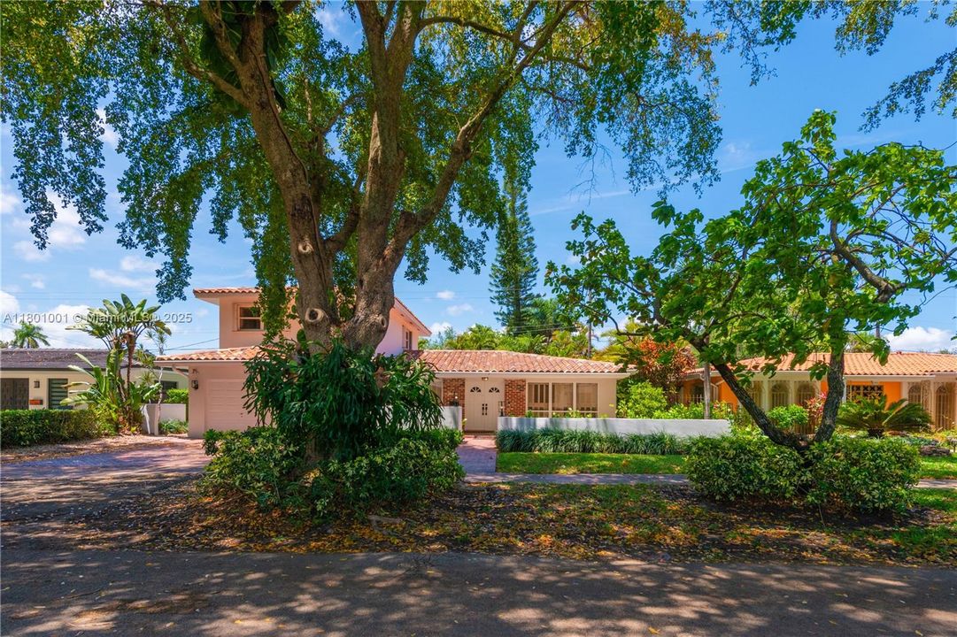 Recientemente alquilado: $8,500 (5 camas, 4 baños, 2576 Pies cuadrados)