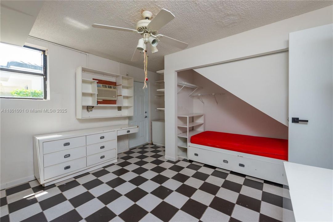 Recientemente alquilado: $8,500 (5 camas, 4 baños, 2576 Pies cuadrados)